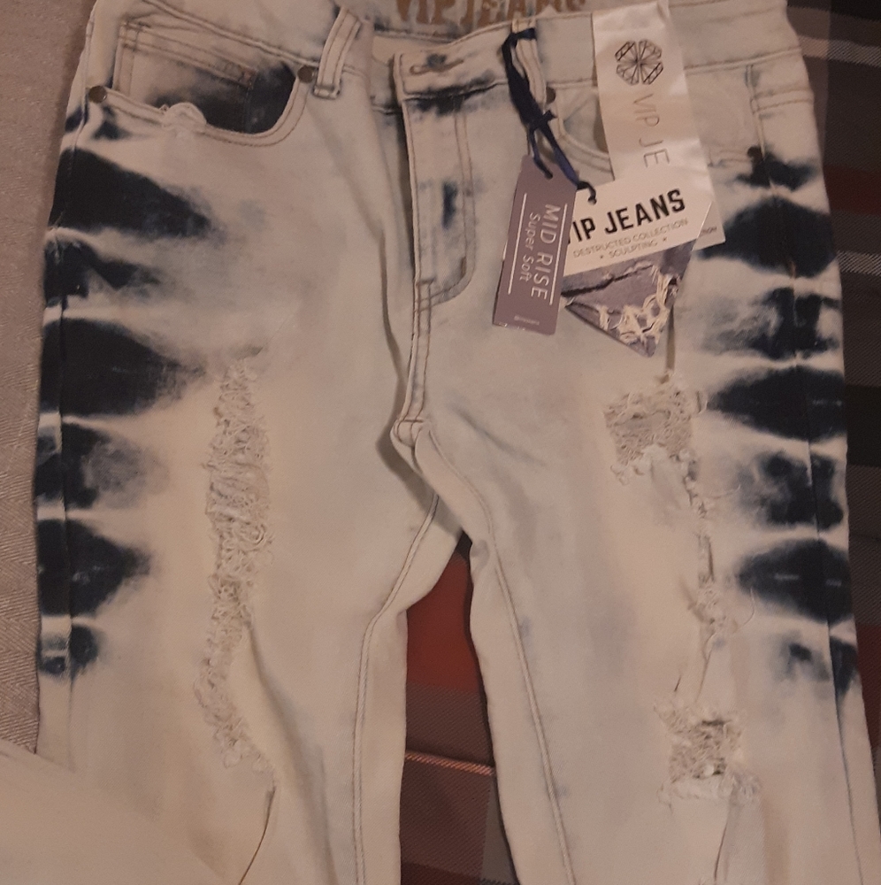 NWT Skinny Distressed Jeans.